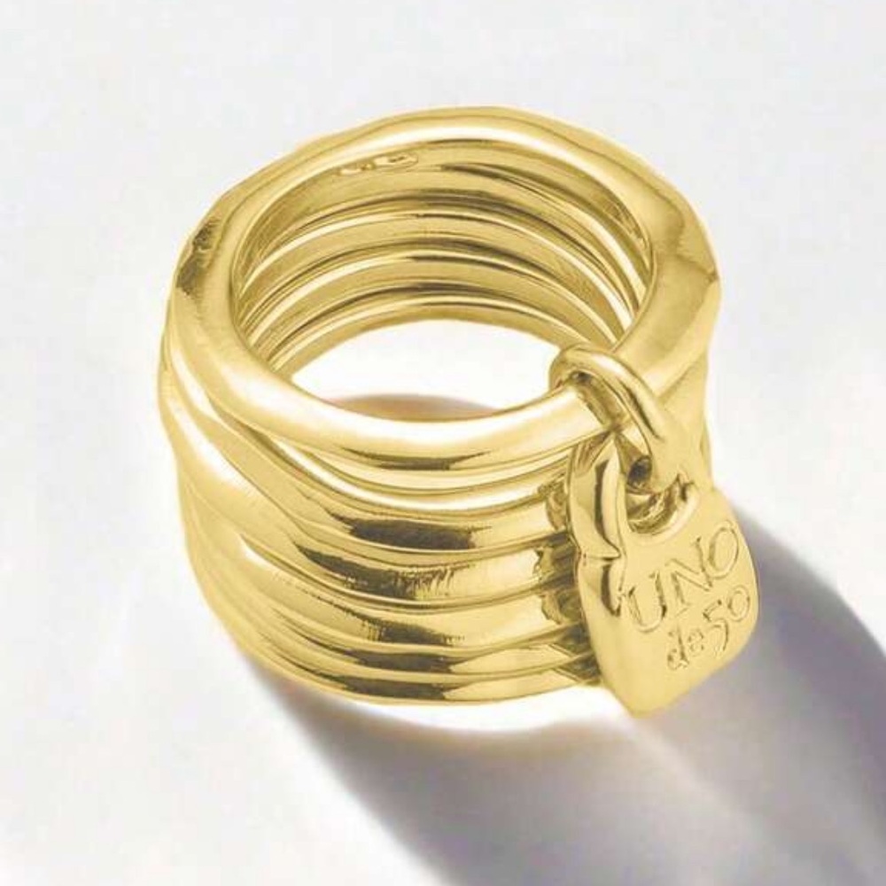 New Uno de 50 Gold tone Stack ring Size 7 with box, bag and COA